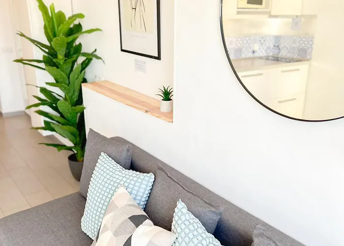 Elegant 1bdr Bright Flat With Pool