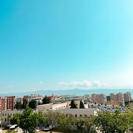 Elegant 1bdr Bright Flat With Pool דירה טורמולינוס